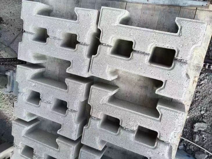 Máquina del bloque de cemento que se enclavija