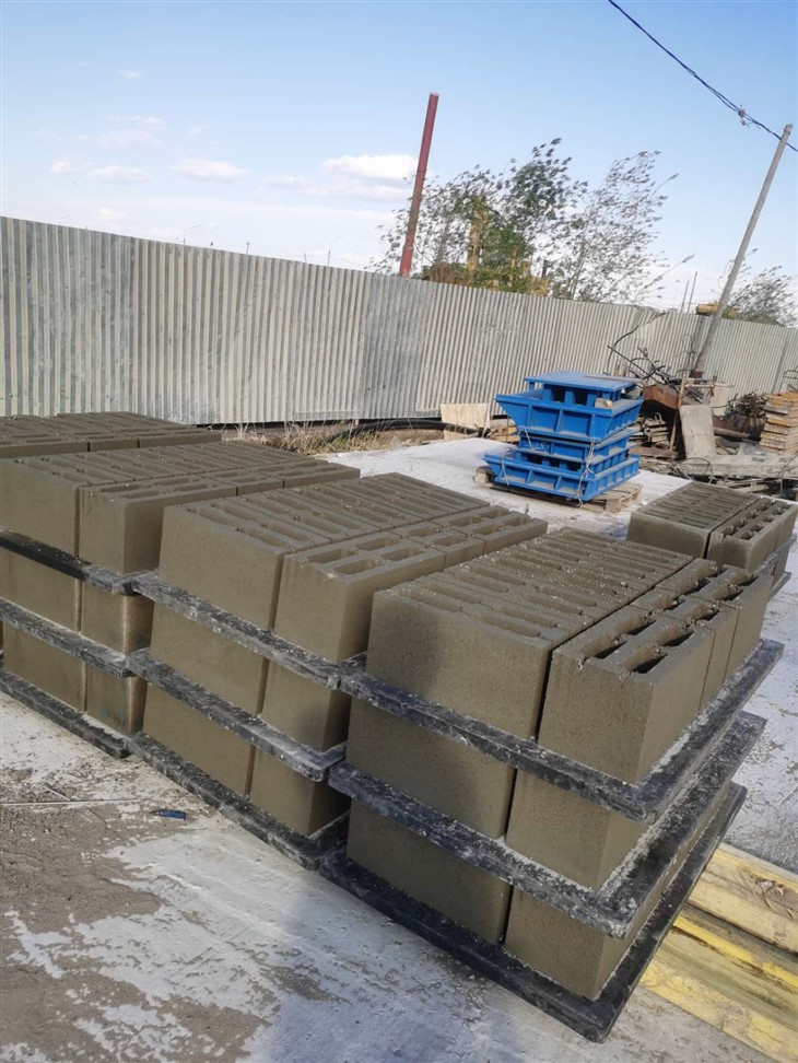 Automatic Cement Block Forming Machine